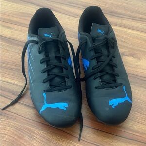 Puma Black Athletic Cleats with Blue Logo Men’s 8.5